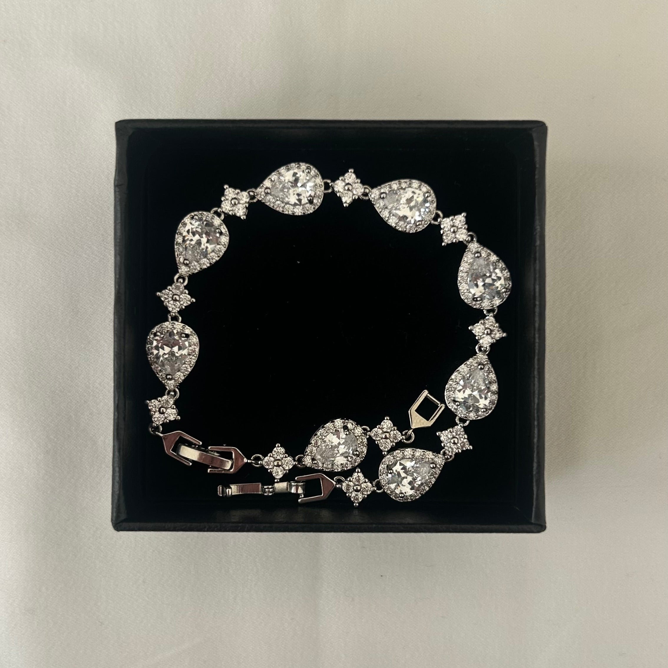 CRYSTAL TEARS BRACELET