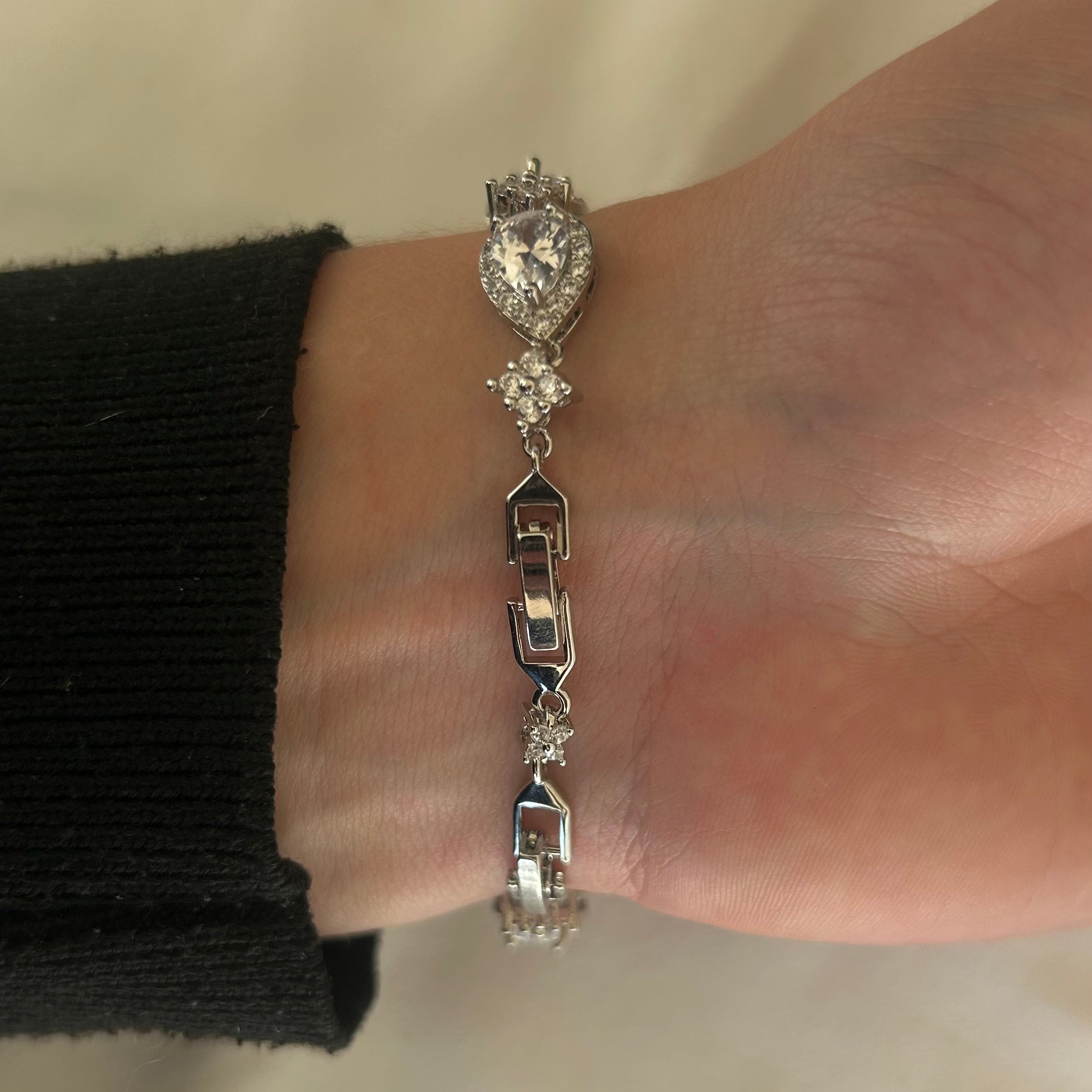 CRYSTAL TEARS BRACELET